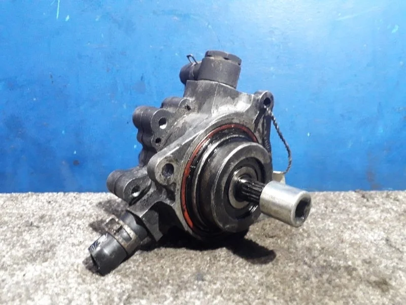 Вакуумный насос Nissan Navara D40 2005-2010 14650EB300 2.5 YD25