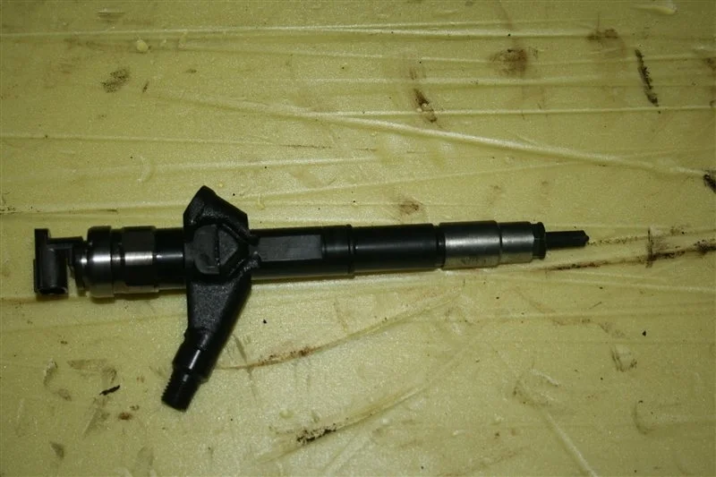 Форсунка Nissan Navara D40 2005-2010 16600EC00A 2.5 YD25