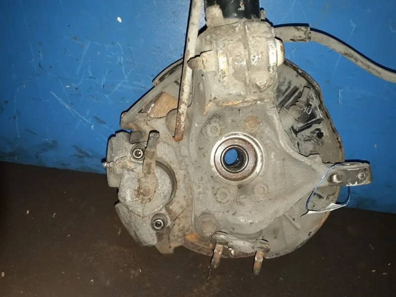 Поворотный кулак Volkswagen Passat B6 2005-2010 3C0407254F, передний правый