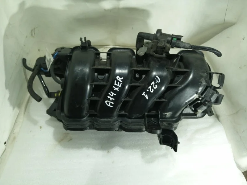 Коллектор впускной Opel Corsa D 2006-2014 55563664 1.4 A14XER