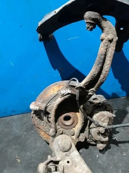 Поворотный кулак Nissan Navara D40 2005-2014 40014EB000, передний правый