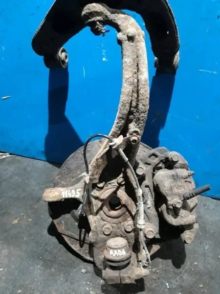 Поворотный кулак Nissan Navara D40 2005-2014 40014EB000, передний правый