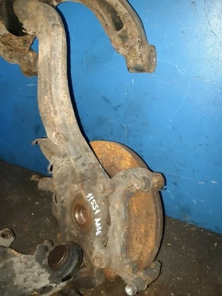 Поворотный кулак Nissan Navara D40 2005-2014 40014EB000, передний правый