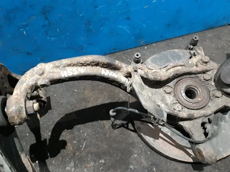 Поворотный кулак Nissan Navara D40 2005-2014 40014EB000, передний правый