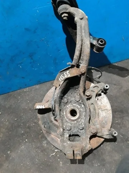 Поворотный кулак Nissan Navara D40 2005-2014 40014EB000, передний правый