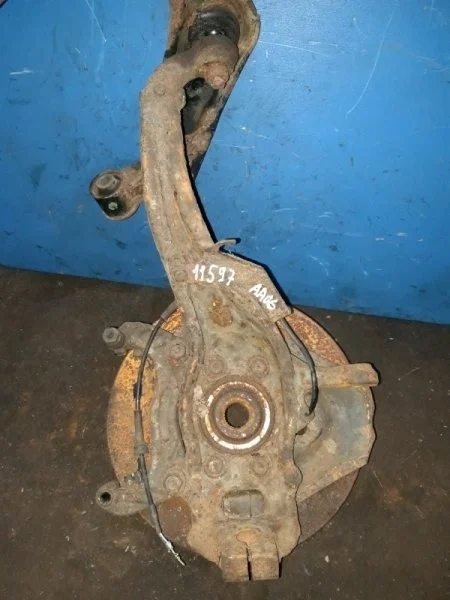 Поворотный кулак Nissan Navara D40 2005-2014 40015EB000, передний левый