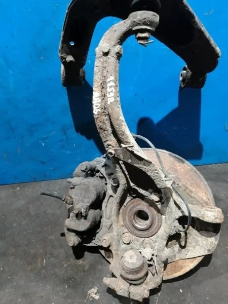 Поворотный кулак Nissan Navara D40 2005-2014 40015EB000, передний левый