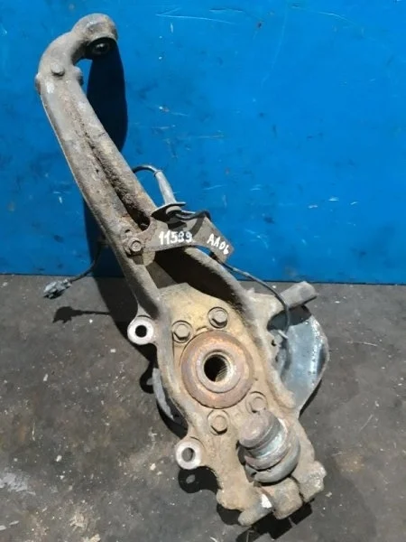 Поворотный кулак Nissan Navara D40 2005-2014 40015EB000, передний левый