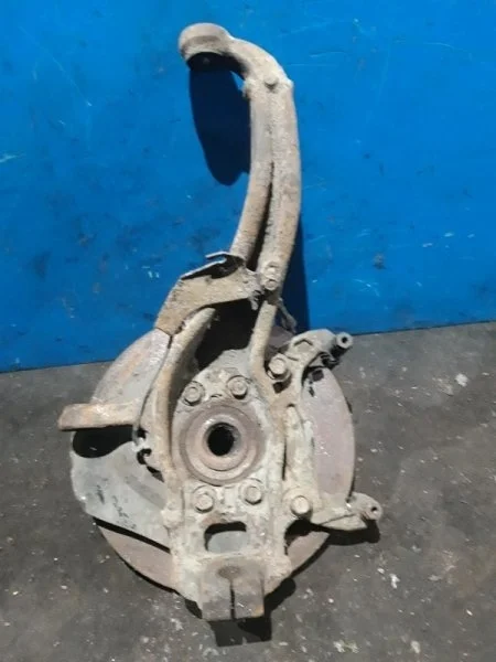 Поворотный кулак Nissan Navara D40 2005-2014 40014EB000, передний правый