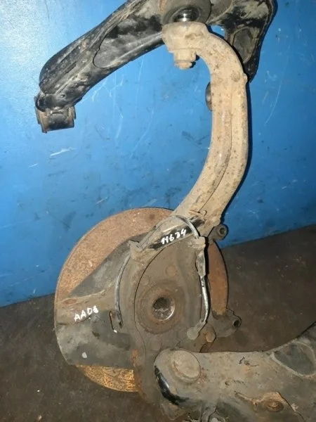 Поворотный кулак Nissan Navara D40 2005-2014 40014EB000, передний правый