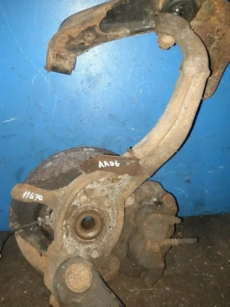 Поворотный кулак Nissan Navara D40 2005-2014 40014EB000, передний правый