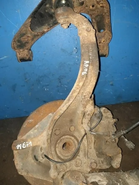 Поворотный кулак Nissan Navara D40 2005-2014 40014EB000, передний правый