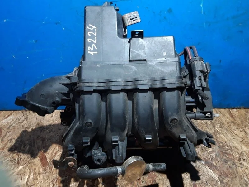 Коллектор впускной Opel Astra J 2009-2016 55561187 1.6 A16XER