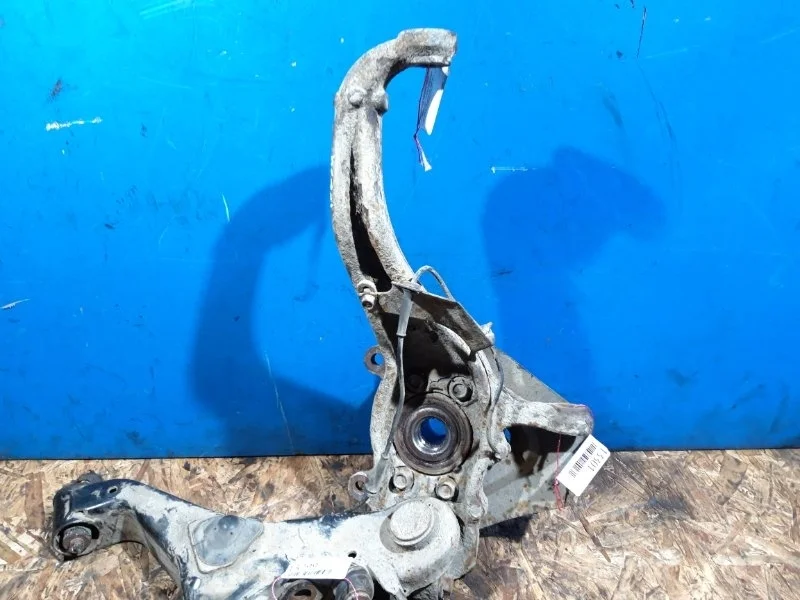 Поворотный кулак Nissan Navara D40 2005-2014 40015EB000, передний левый