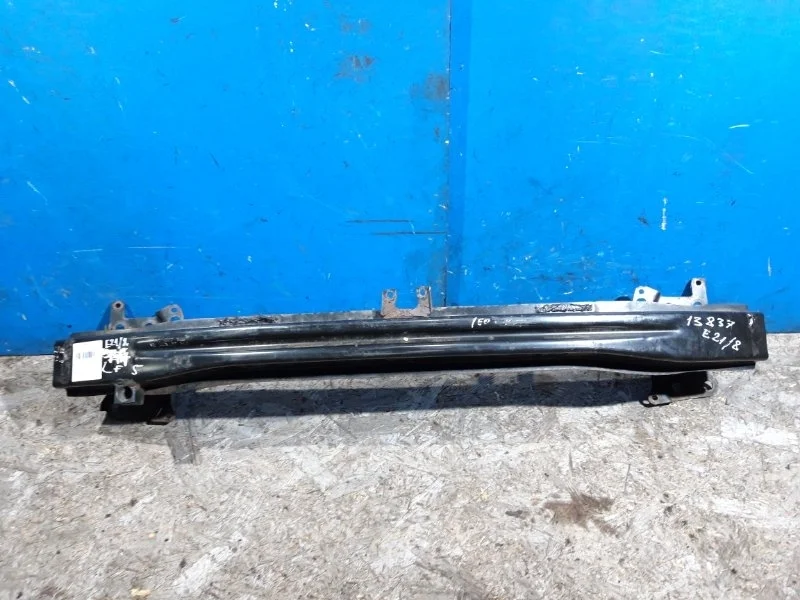 Усилитель бампера Volkswagen Golf 5 2003-2008 1K5807109, передний