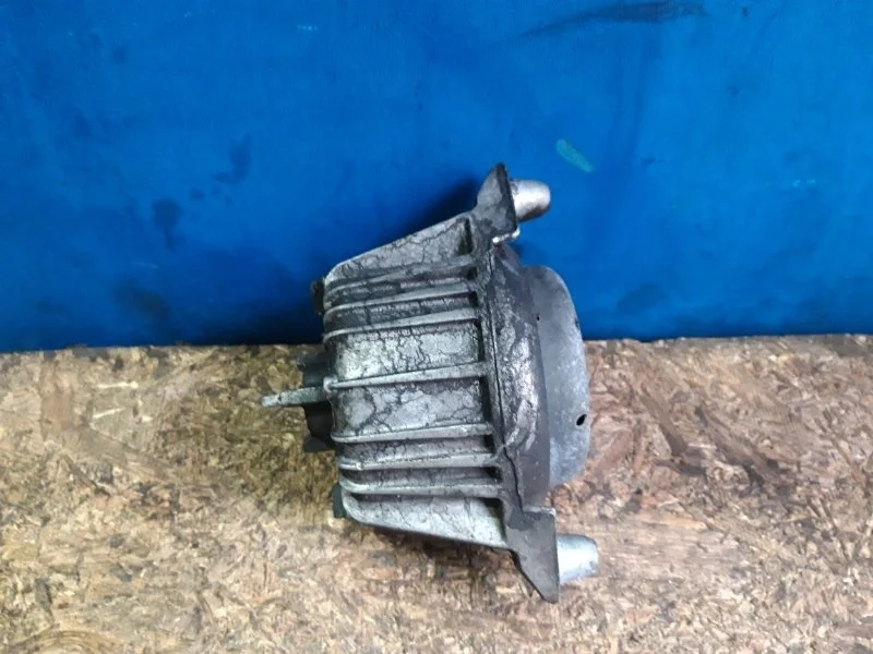 Подушка двигателя Mercedes C W204 2007-2014 A2122404117 2.2 651911