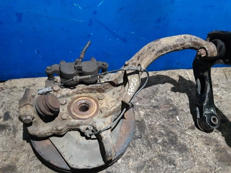 Поворотный кулак Nissan Navara D40 2005-2014 40015EB000, передний левый