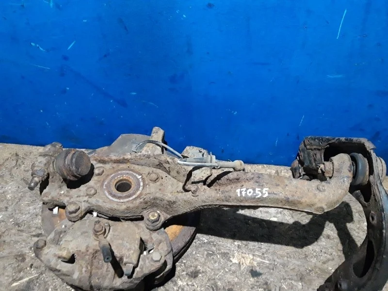 Поворотный кулак Nissan Navara D40 2005-2014 40014EB000, передний правый