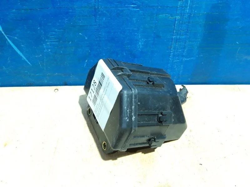 Блок реле Toyota Land Cruiser Prado 120 2002-2009 8266042020