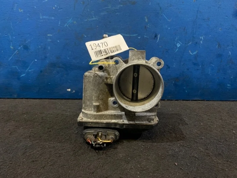 Дроссельная заслонка Toyota Corolla E150 2006-2013 2203037010 1.6 1ZRFE
