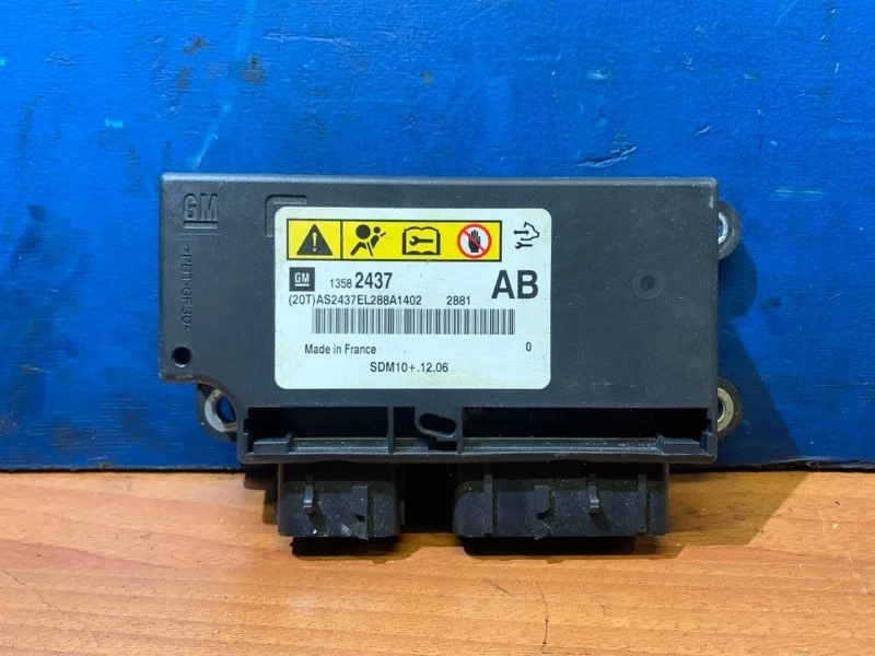 Блок управления AIR BAG Opel Astra J 2009-2016 13582437