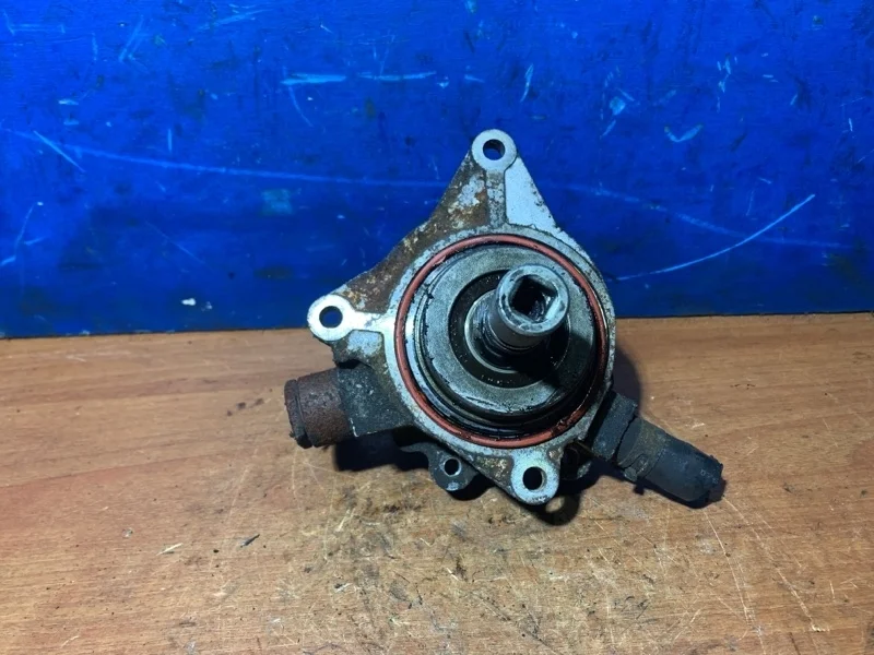 Вакуумный насос Nissan Navara D40 2005-2010 14650EB30A 2.5 YD25