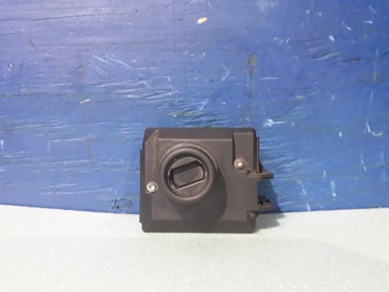Замок зажигания Mercedes C W204 2007-2015 A2075450108