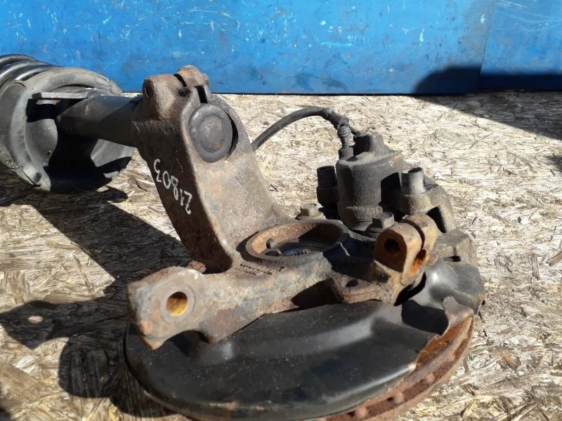 Поворотный кулак Ford Focus 3 2011-2019 AV613K171, передний левый