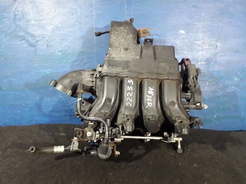 Коллектор впускной Opel Astra J 2009-2016 55561187 1.6 A16XER