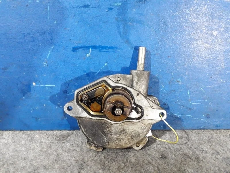 Вакуумный насос Mercedes C W203 2000-2006 A2712300465 1.8 M271
