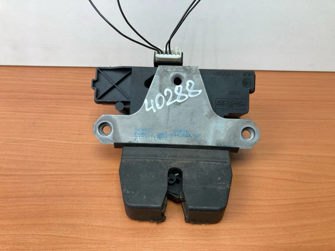 Замок крышки багажника Ford Focus 2 2004-2008 3M51R442A66AP