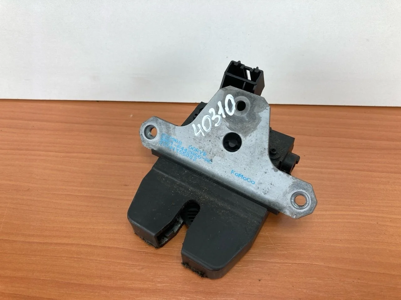 Замок крышки багажника Ford Focus 2 2004-2011 8M51R442A66AC УНИВЕРСАЛ