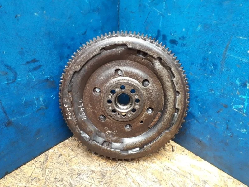 Маховик Nissan Navara D40 2005-2010 12310EB30A 2.5 YD25