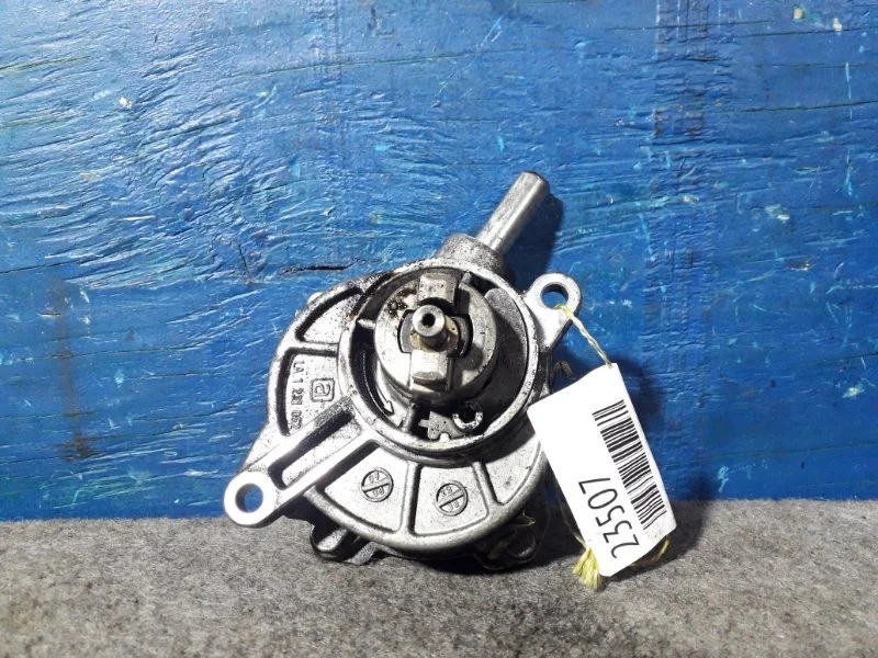 Вакуумный насос Mercedes C W203 2000-2006 A6462300365 2.2 OM646