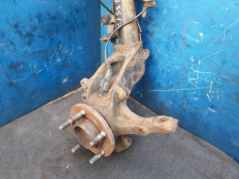 Поворотный кулак Ford Focus 3 2011-2019 BV613K171, передний левый