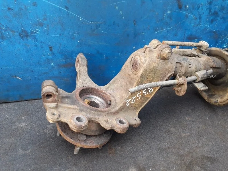 Поворотный кулак Ford Focus 3 2011-2019 AV613K170, передний правый