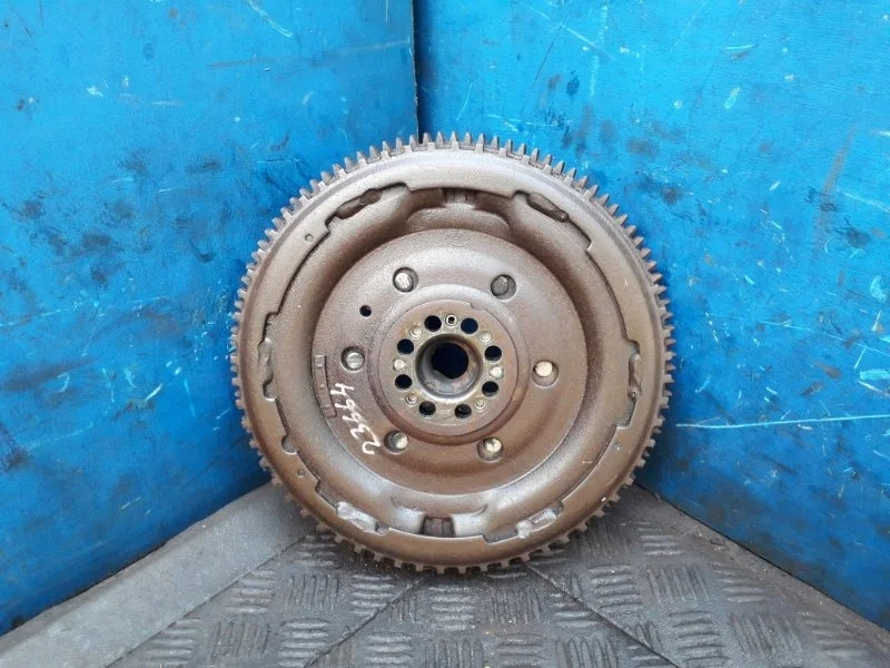 Маховик Nissan Navara D40 2005-2010 12310EB30A 2.5 YD25