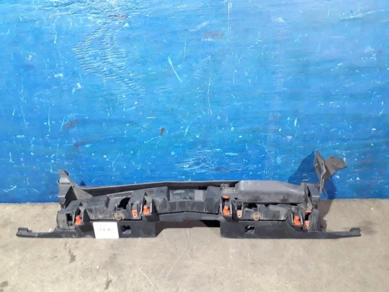 Направляющая переднего бампера Opel Astra J 2009-2016 13264477