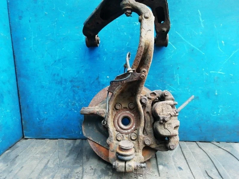 Поворотный кулак Nissan Navara D40 2005-2014 40014EB000, передний правый