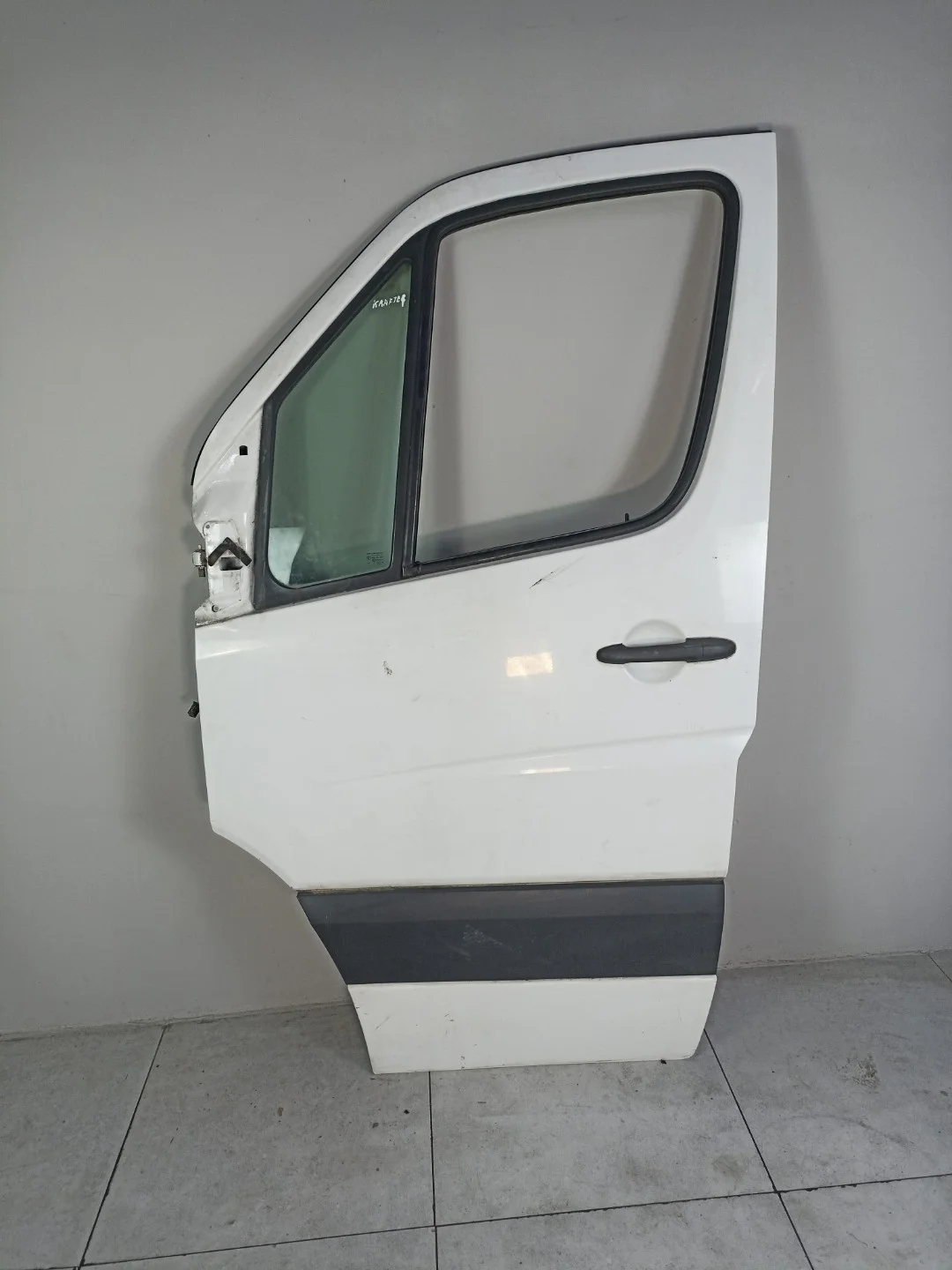 Дверь передняя левая Mercedes-Benz Sprinter