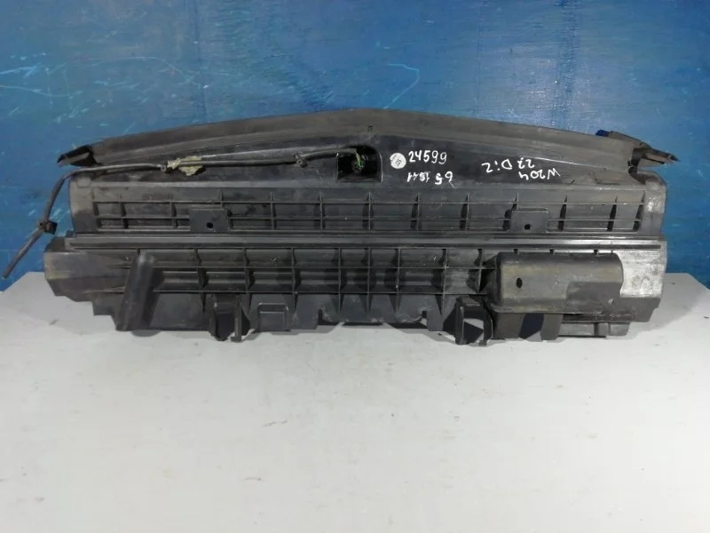 Дефлектор радиатора Mercedes C W204 2007-2014 A2045050430