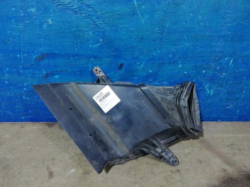 Воздухозаборник Audi A5 8T 2007-2011 8K0129618