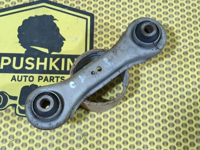Рычаг поперечный нижний задний правый Mitsubishi
