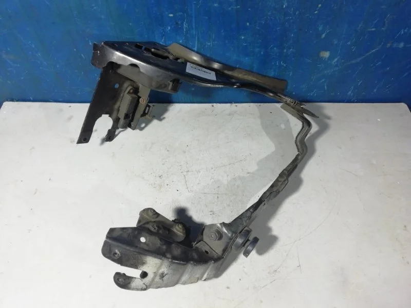 Кронштейн фары Mercedes E W211 2002-2009 A2116200316, левый