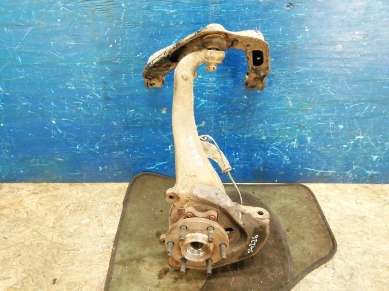 Поворотный кулак Nissan Navara D40 2005-2014 40014EB000, передний правый