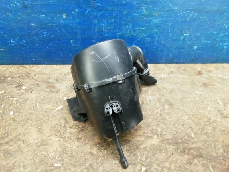 Корпус воздушного фильтра Skoda Fabia 2 2007-2015 6R0129607C
