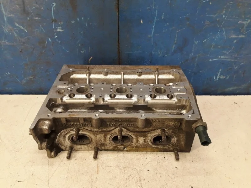 Головка блока цилиндров Skoda Fabia 2 2007-2015 03E103373E 1.2 CGP