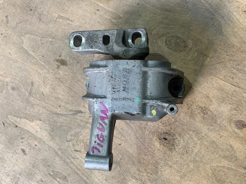 Подушка двигателя Volkswagen Tiguan 2007-2011