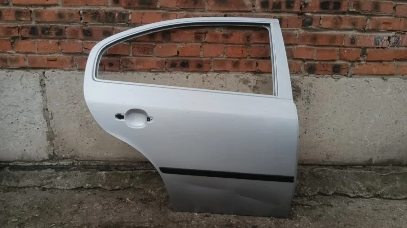 Дверь задняя правая Skoda Octavia A4
