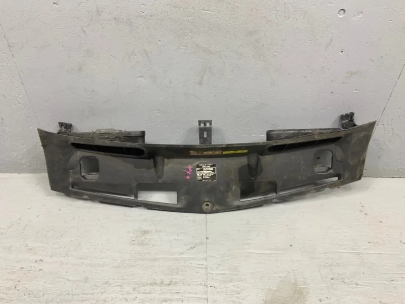 Накладка замка капота Mercedes W204